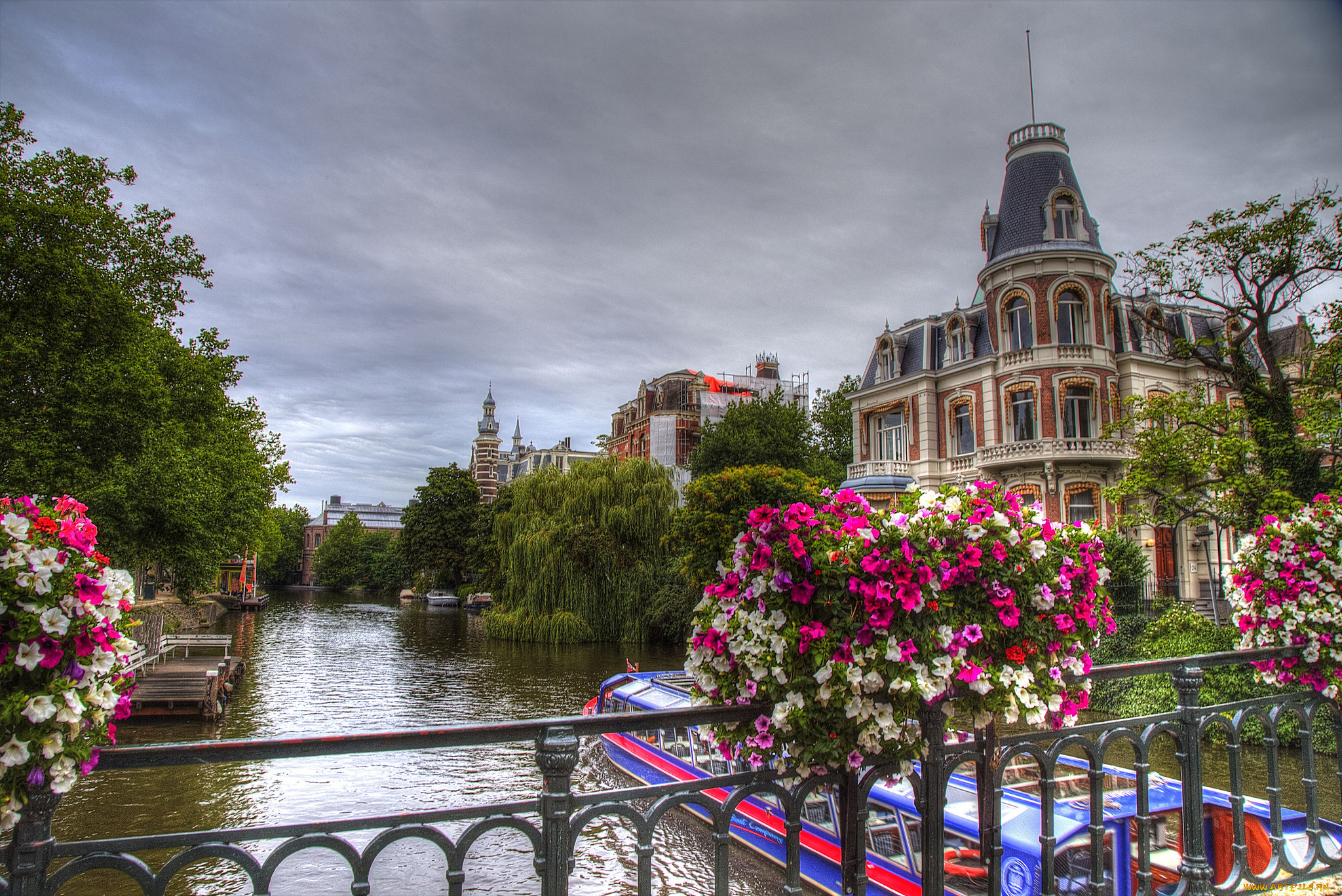 Обои Amsterdam Города Амстердам (Нидерланды), обои для рабочего стола,  фотографии amsterdam, города, амстердам , нидерланды, дома, канал Обои для  рабочего стола, скачать обои картинки заставки на рабочий стол.